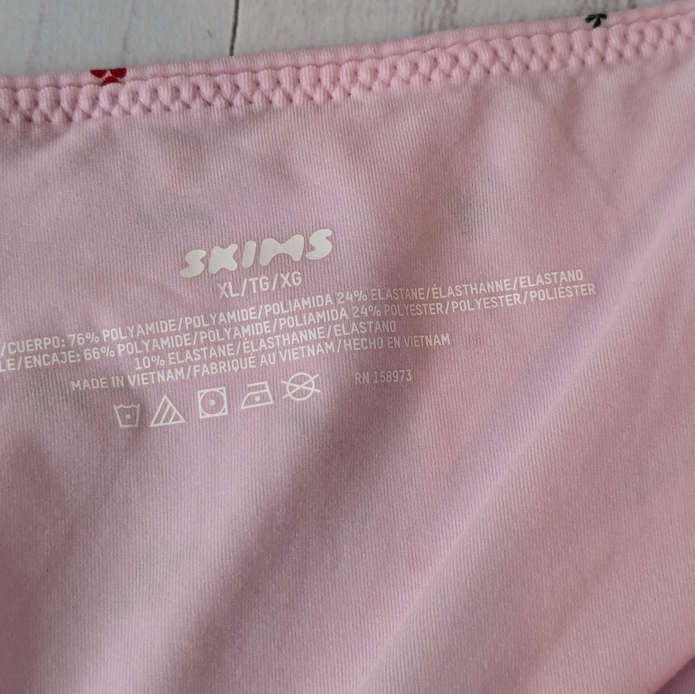 SKIMS • Fits Everybody Triangle Cami Top - Picture 5 of 6